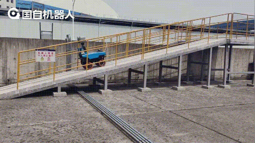 上斜坡 (1).gif